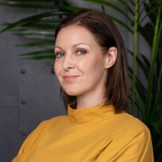 Tak�ts-Rezsu Emese